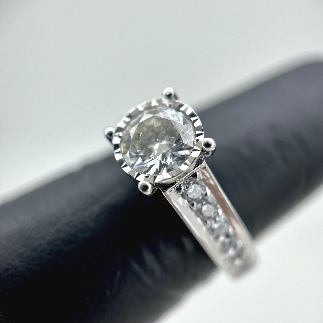 DIAMOND RING