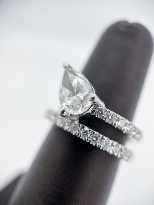 ROMANCE DIAMOND RING - 2.04CTW